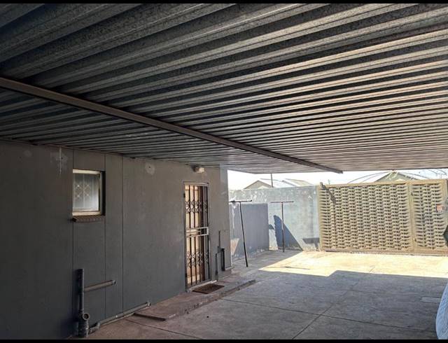 12 BEDROOM HOUSE FOR SALE IN PROTEA GLEN